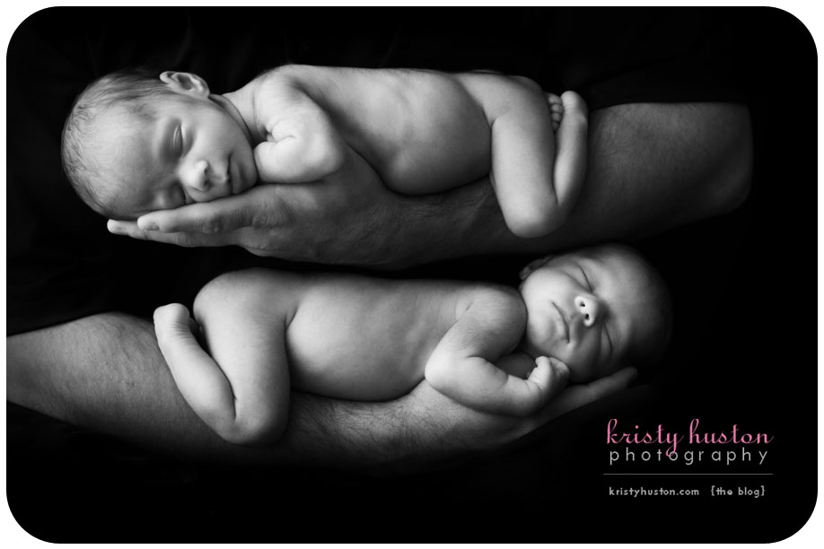 dads_arms_black_and_white_newborn_photos